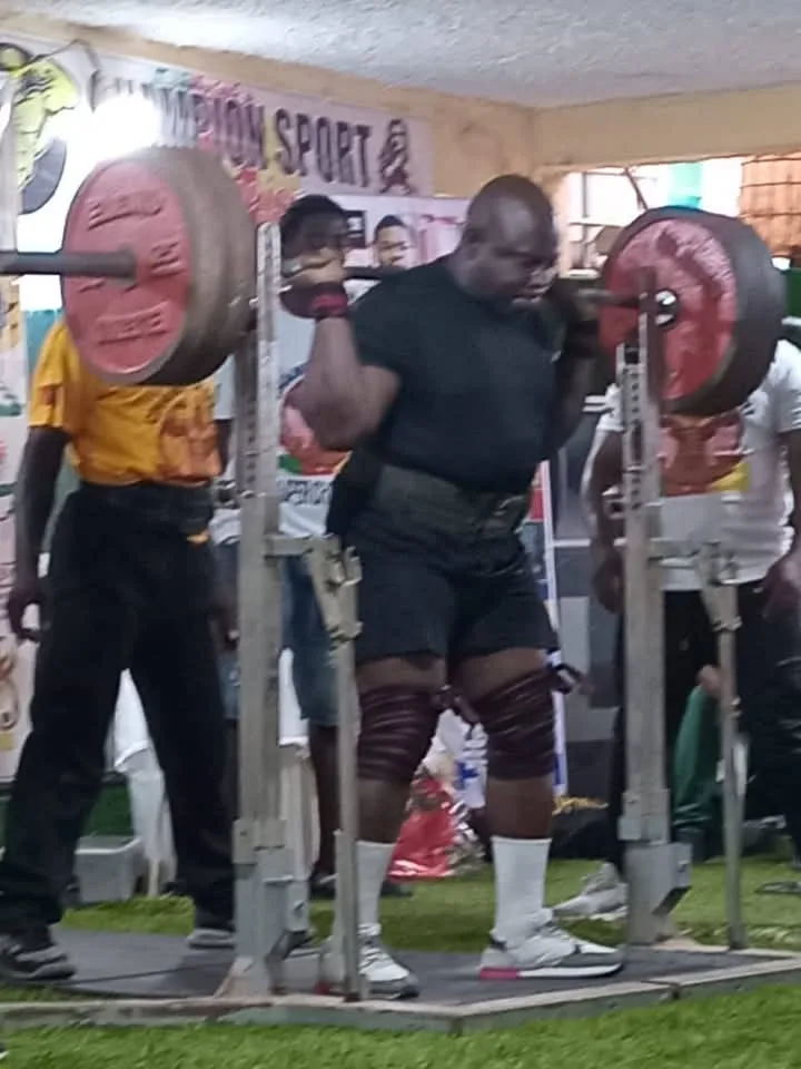 Yaho Calvin et les Athlètes Camerounais : Une Saison de Grands Défis et Ambitions en Powerlifting