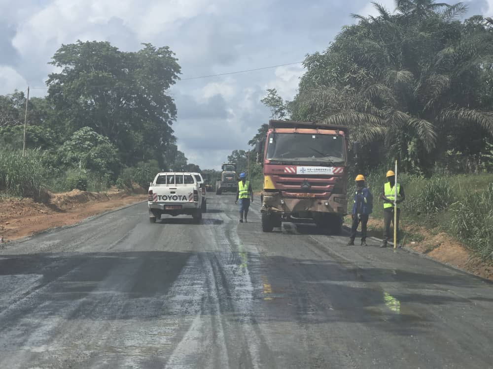 Construction de la route régionale Edea-Dizangue : les travaux avancent malgré les défis