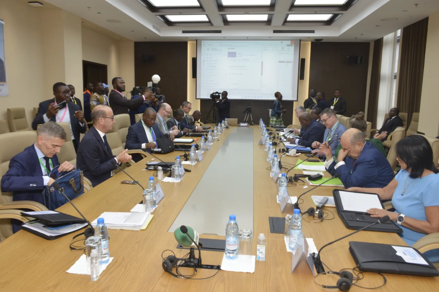 Diplomatie parlementaire : Yaoundé au cœur des échanges des Secrétaires Généraux des Parlements francophones