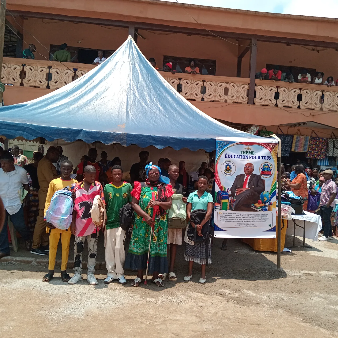 MFOUNDI 2 : LA 14ᵉ SOUS-SECTION C RDPC OFFRE PLUS DE 1 000 KITS SCOLAIRES ET BOURSES D'ÉTUDES AUX JEUNES