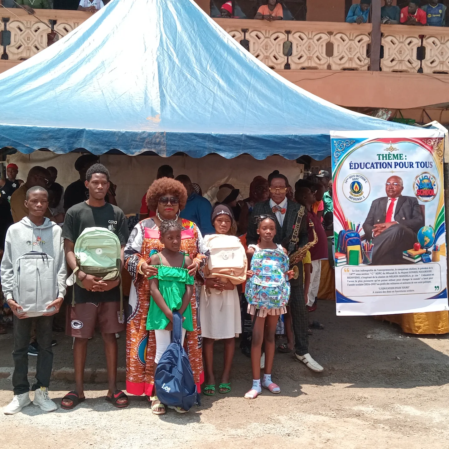 MFOUNDI 2 : LA 14ᵉ SOUS-SECTION C RDPC OFFRE PLUS DE 1 000 KITS SCOLAIRES ET BOURSES D'ÉTUDES AUX JEUNES