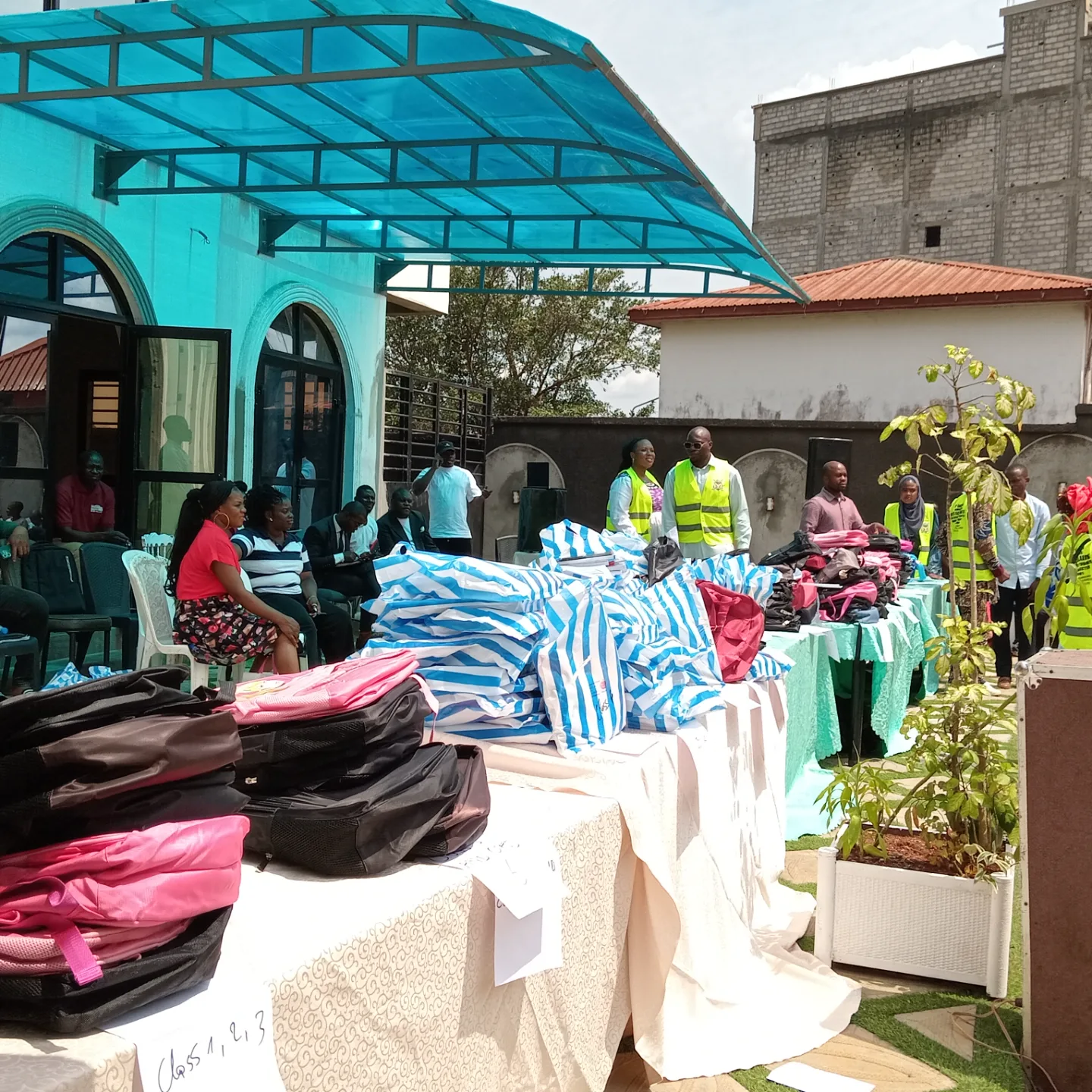 Yaoundé 2e : Élans de solidarité pour une rentrée scolaire réussie