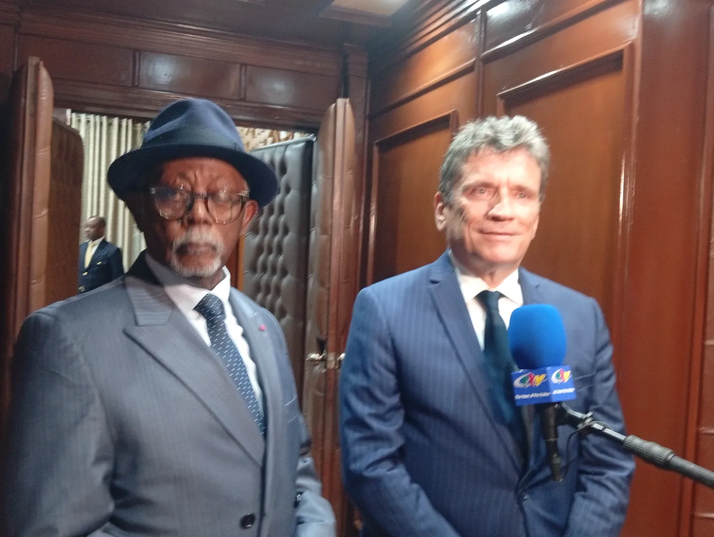 Lejeune Mbella Mbella et Sylvain Riquier réaffirment la convergence de vues entre Yaoundé et Paris